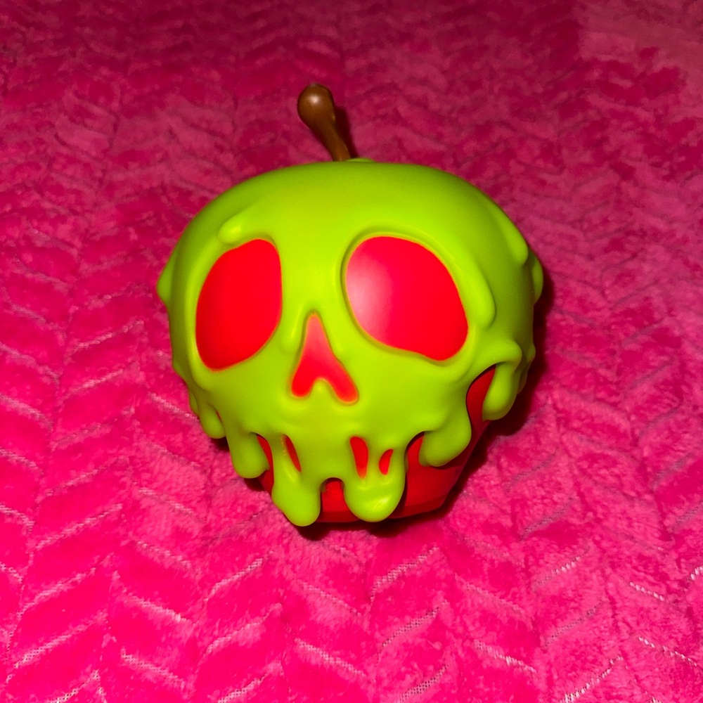 Skull Poison Apple Light - Bright Green Drip over Red Apple